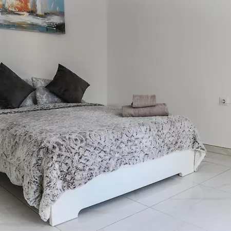 Cala Blanca 85 *