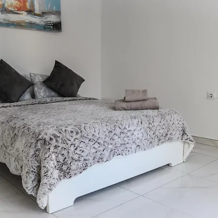Cala Blanca 85 *